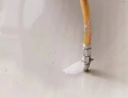 密山瓷砖空鼓维修公司专业解答在瓷砖铺贴过程中，如果使用的砂料过粗（如全部使用了粗砂），可能会导致以下问题